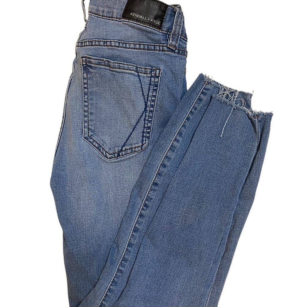 💛Kendall & Kylie Ultra Babe Skinny Jeans with Distressed Ankle Detailing 27